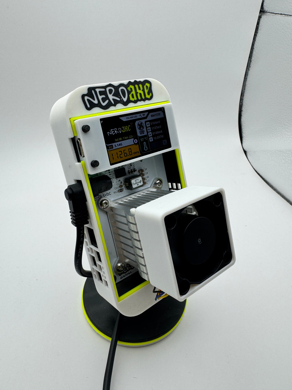 Nerdaxe Gamma – Full-Color Clarity & Smarter Bitcoin Mining