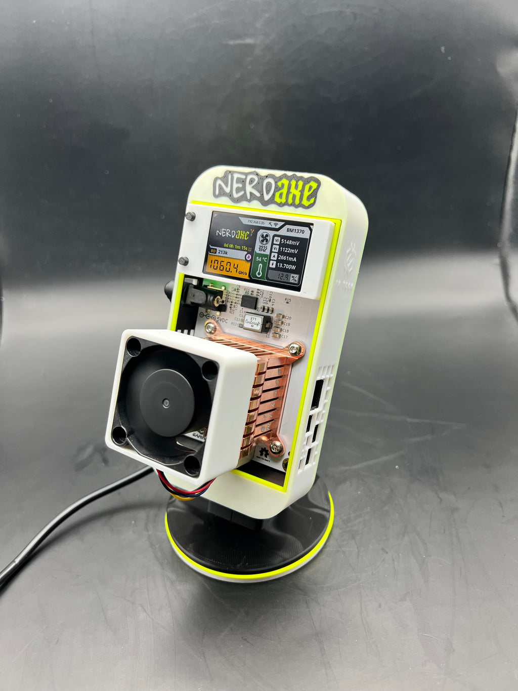 Nerdaxe Gamma – Full-Color Clarity & Smarter Bitcoin Mining