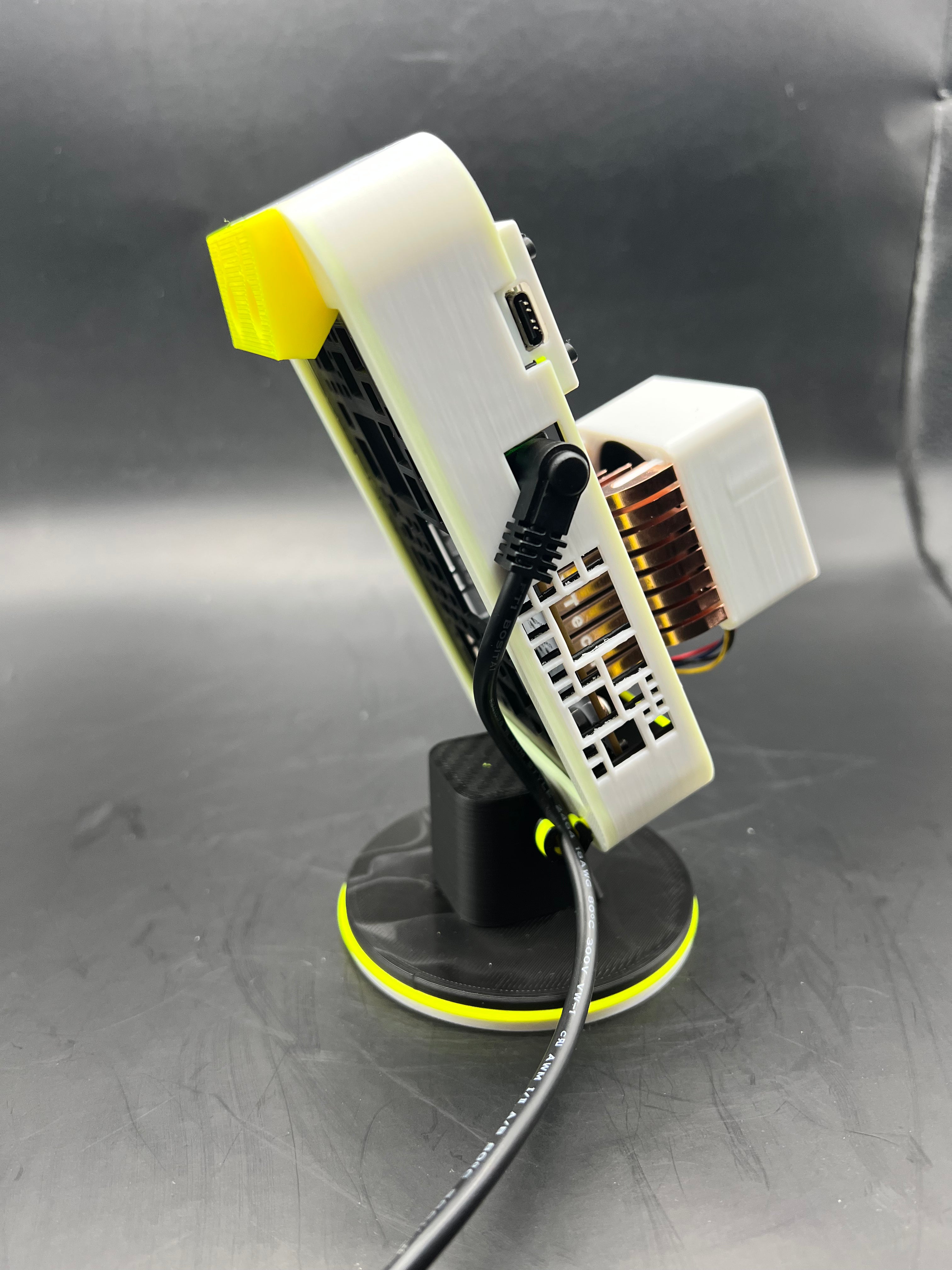 Nerdaxe Gamma – Full-Color Clarity & Smarter Bitcoin Mining